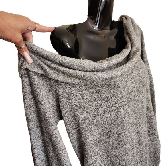No Boundaries Gray Off the Shoulder Soft Knit Sweater Size XXL Juniors - Picture 3 of 4